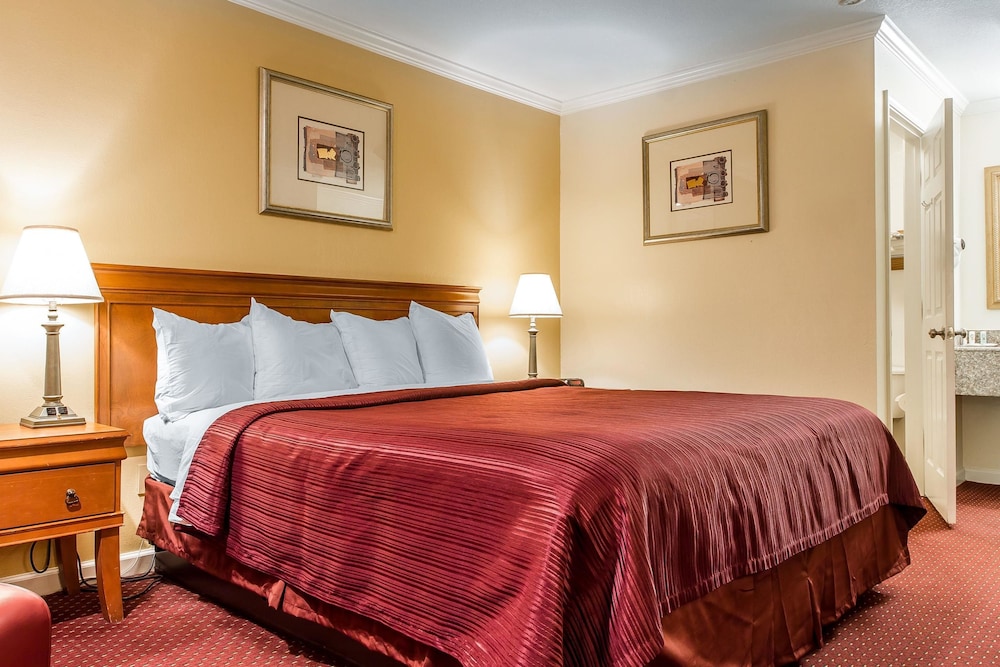 Quality Inn & Suites Gilroy CA 10/47