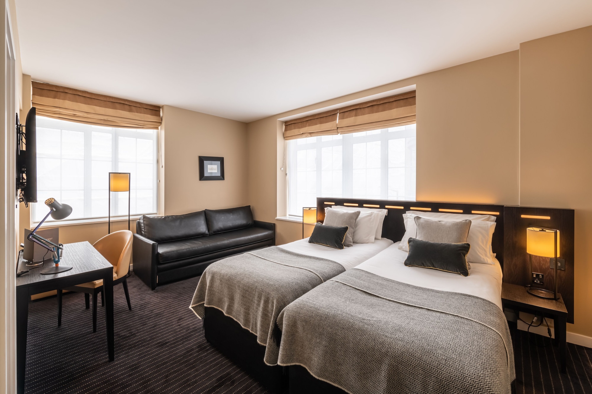 ROOM, DOUBLE BED, LARGE