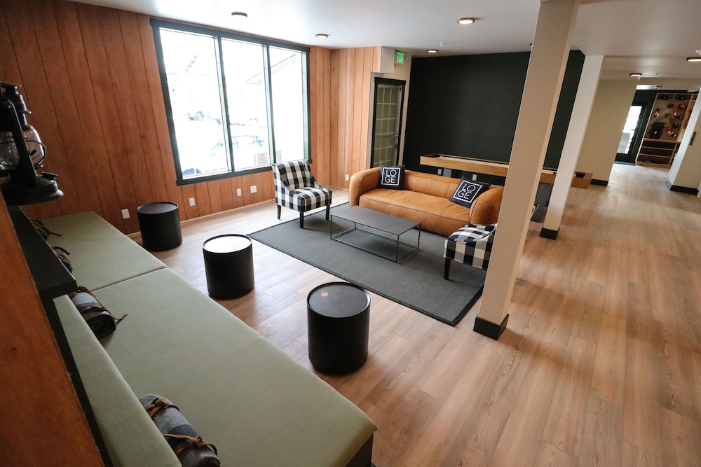 LOGE Leavenworth Downtown 19/50