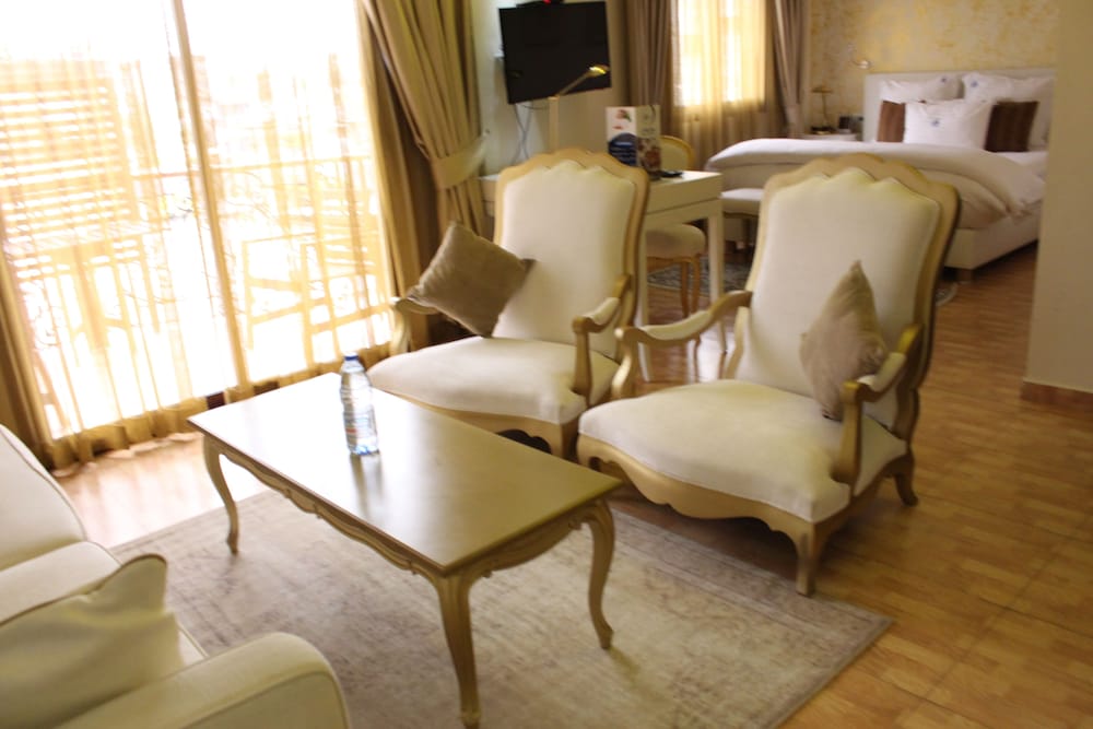 Particular Destiny Suites 13/50