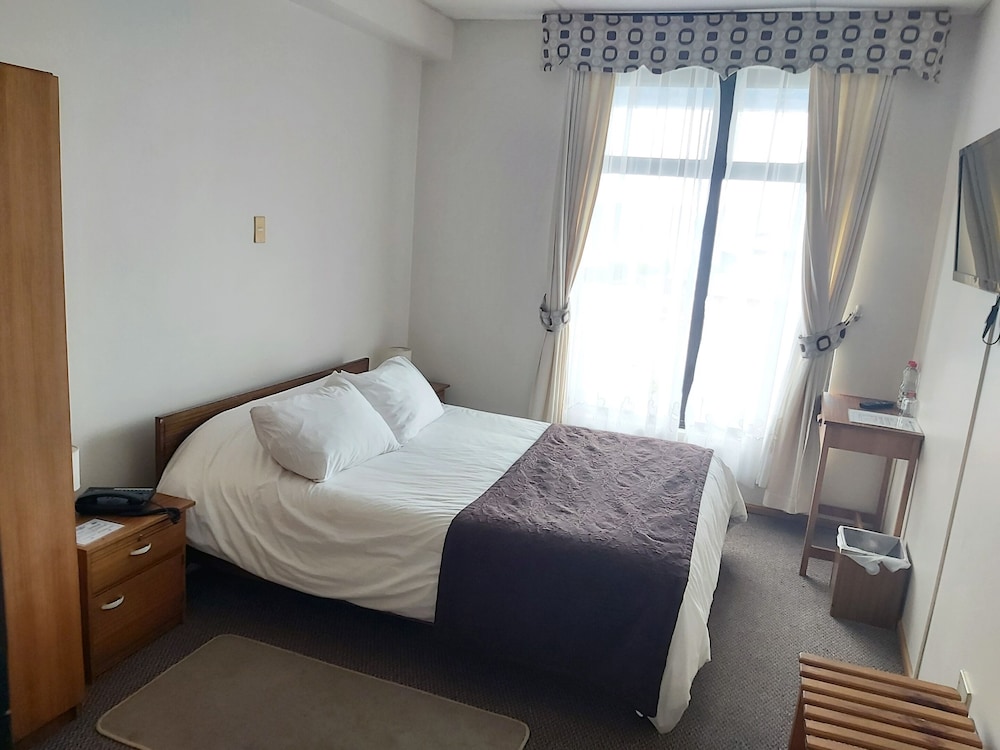Hotel Esmeralda 10/30