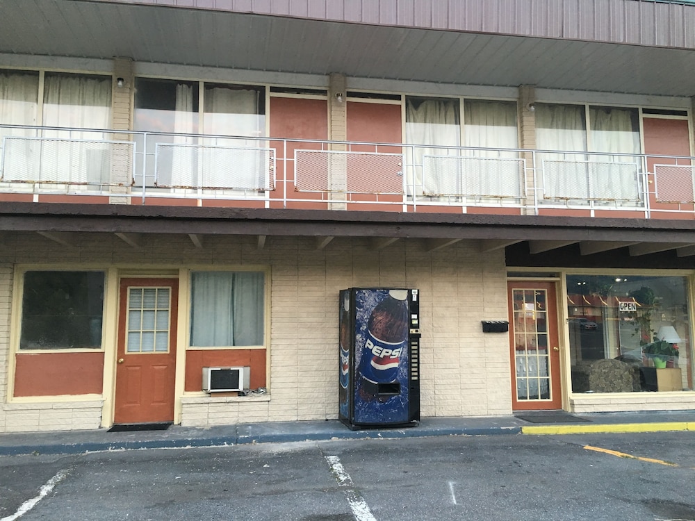 Sonrise Inn Lincoln Hwy By OYO 7/57