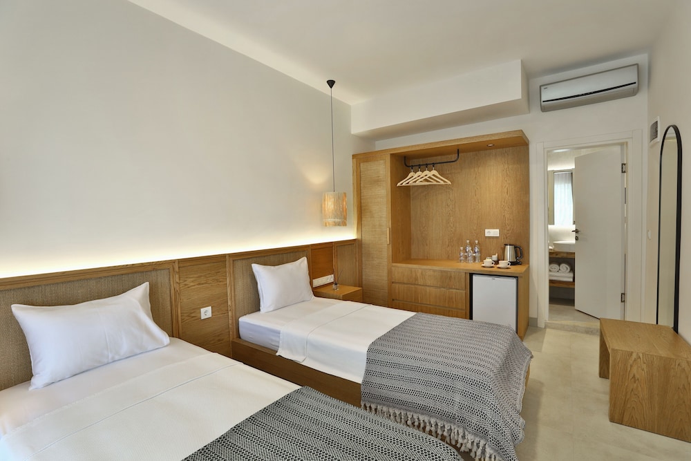 Lavinya Otel 12/50