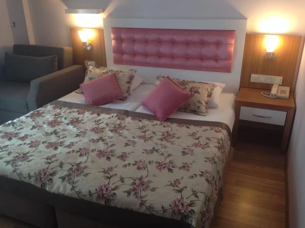 NOVIS HOTEL CLEOPATRA 31/75
