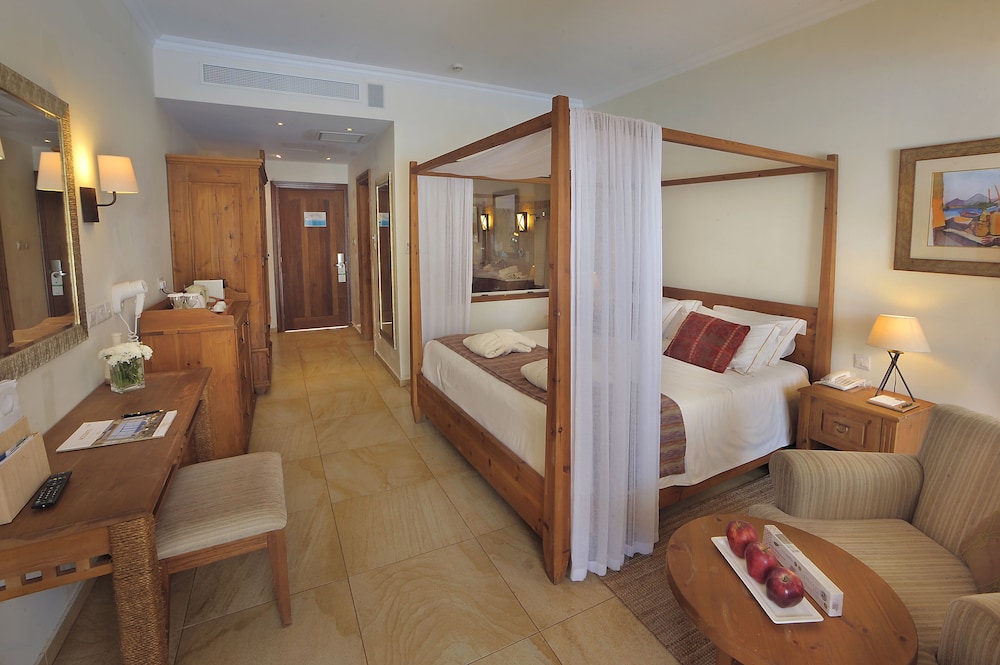 FISHERMAN, JUNIOR SUITE
