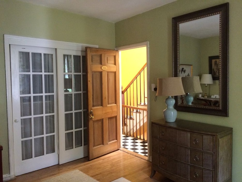 Incentra Village Guest House 36/50