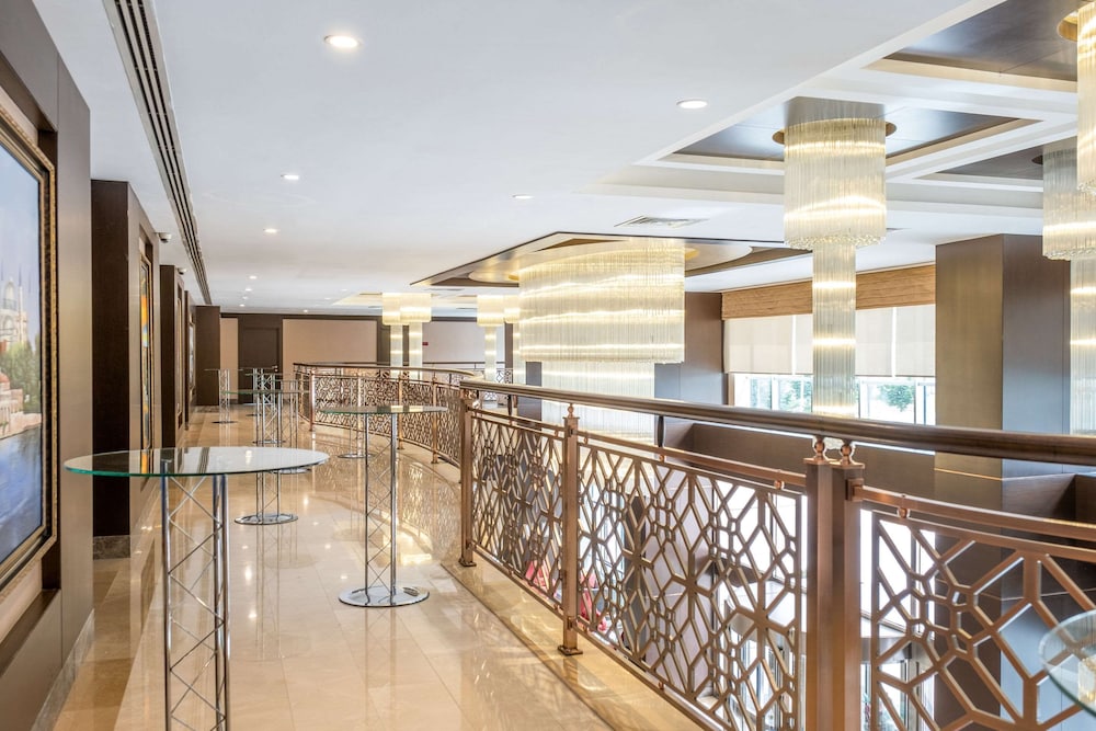 Clarion Hotel Istanbul Mahmutbey 48/60