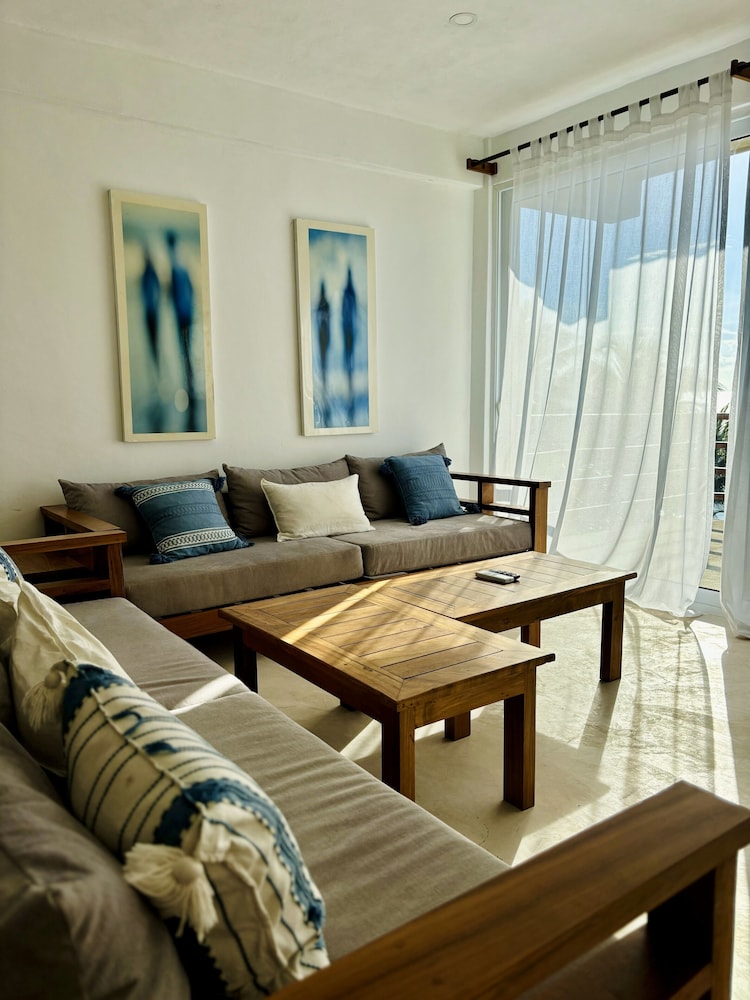 Noah Beach Hotel and Suites 37/55