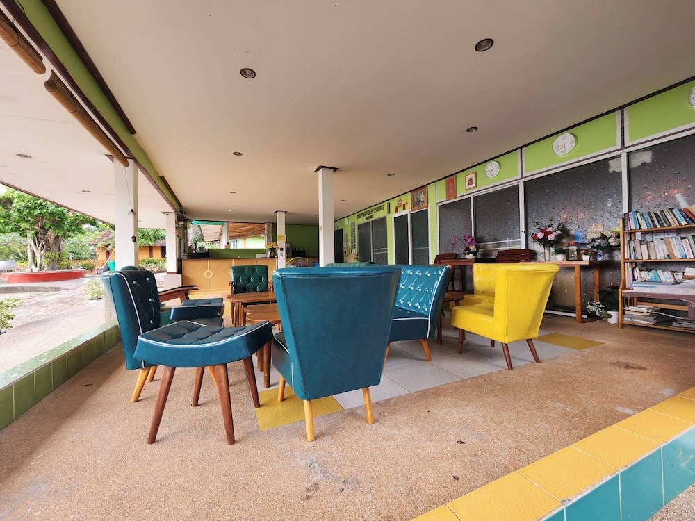 Phi Phi Viewpoint Resort 50/65