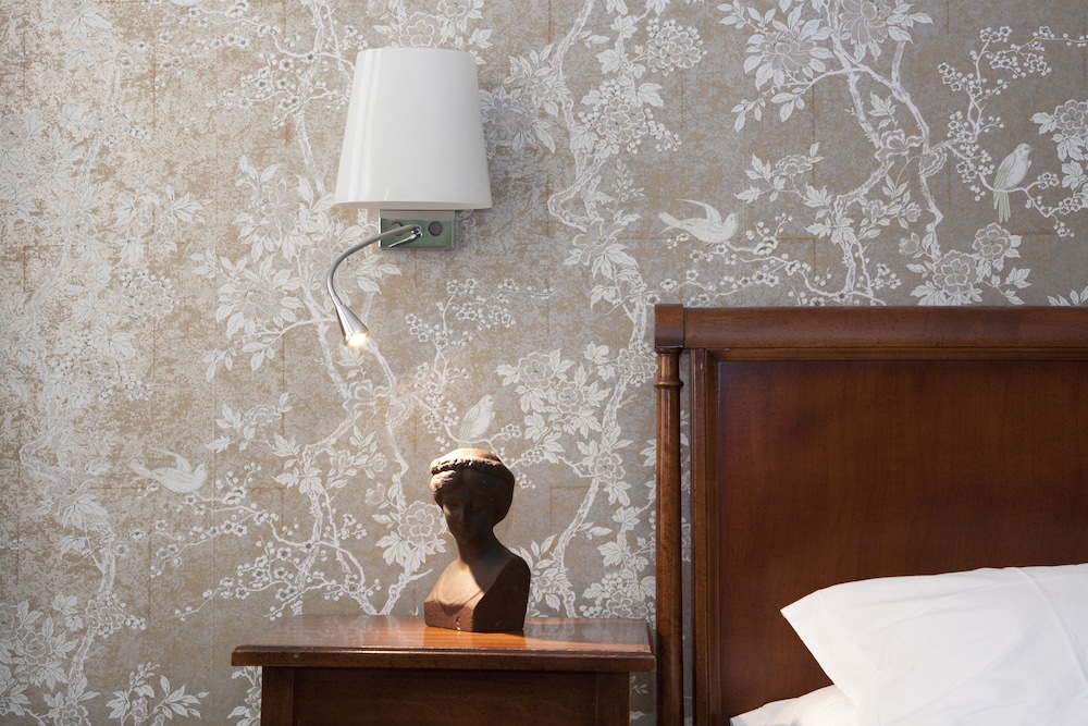 HOTELHOME PARIS 16 24/50