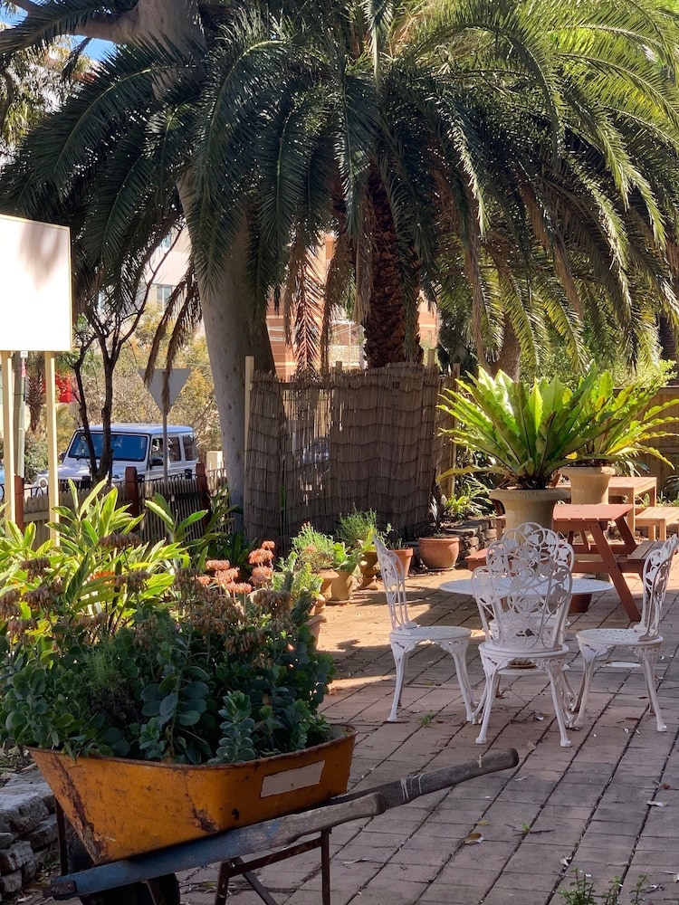 BURWOOD BED AND BREAKFAST 4/47