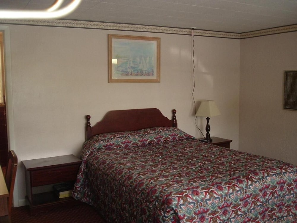 Fels Three Crown Motel 1/20