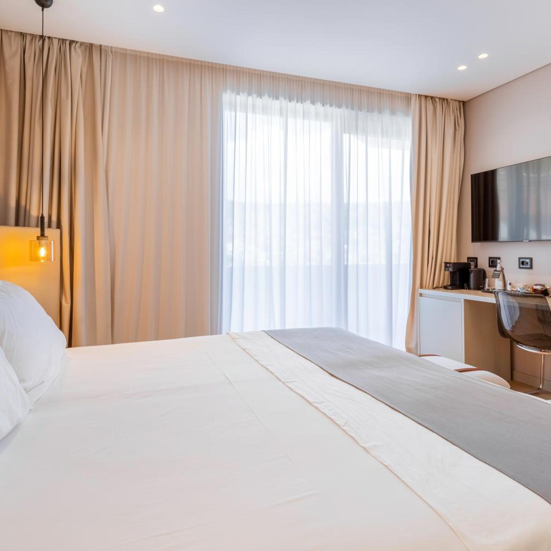 Yacht Premium Hotel 15/50