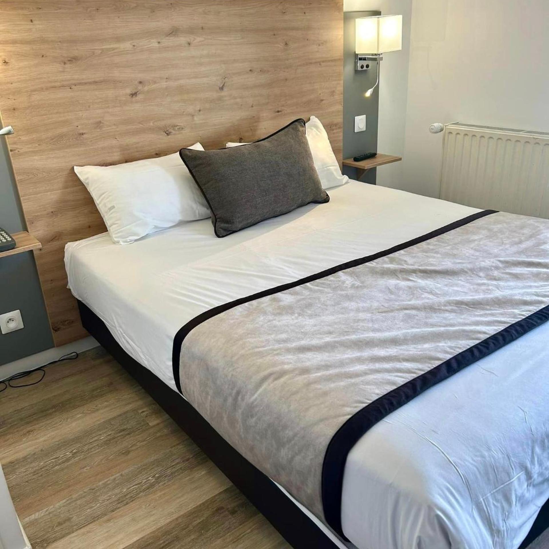 Room, Double or Twin Bed