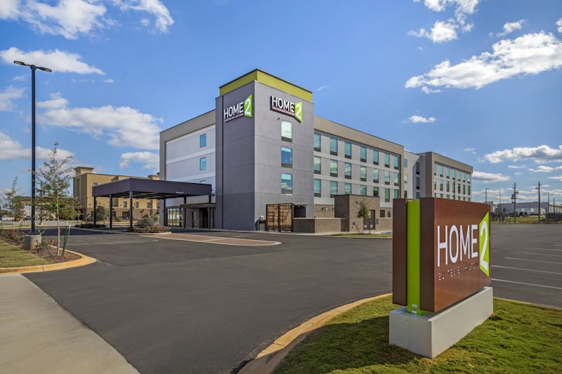 Home2 Suites by Hilton Calera 17/18