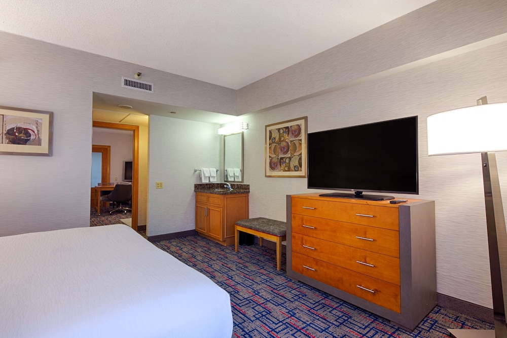 Embassy Suites by Hilton Chicago O'Hare Rosemont 39/64
