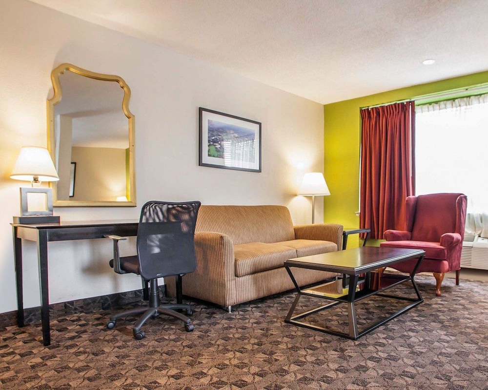 Quality Inn Saint Louis Airport 35/43