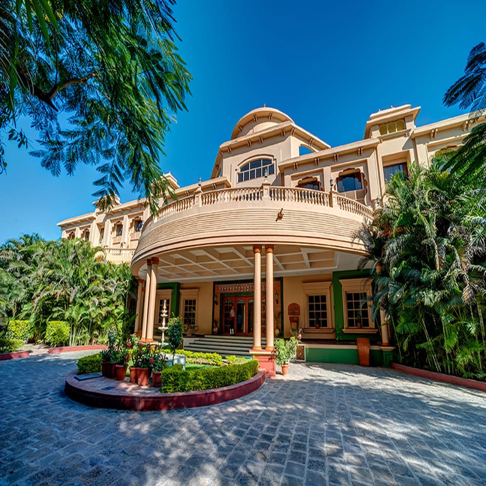Renest Shraddha Inn Shirdi (ex Shraddha Sarovar Portico) 40/41