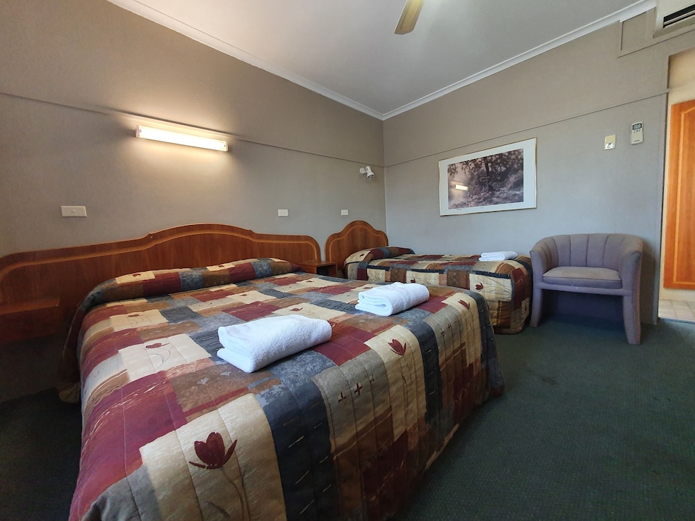 ARDEANAL MOTEL 34/48