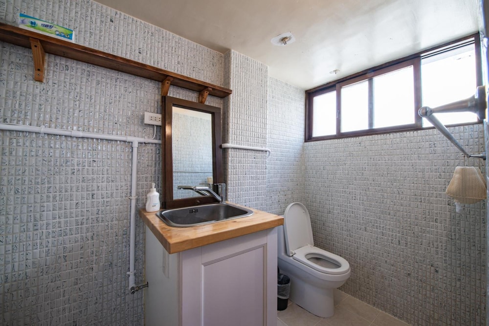 Here B&B 33/34