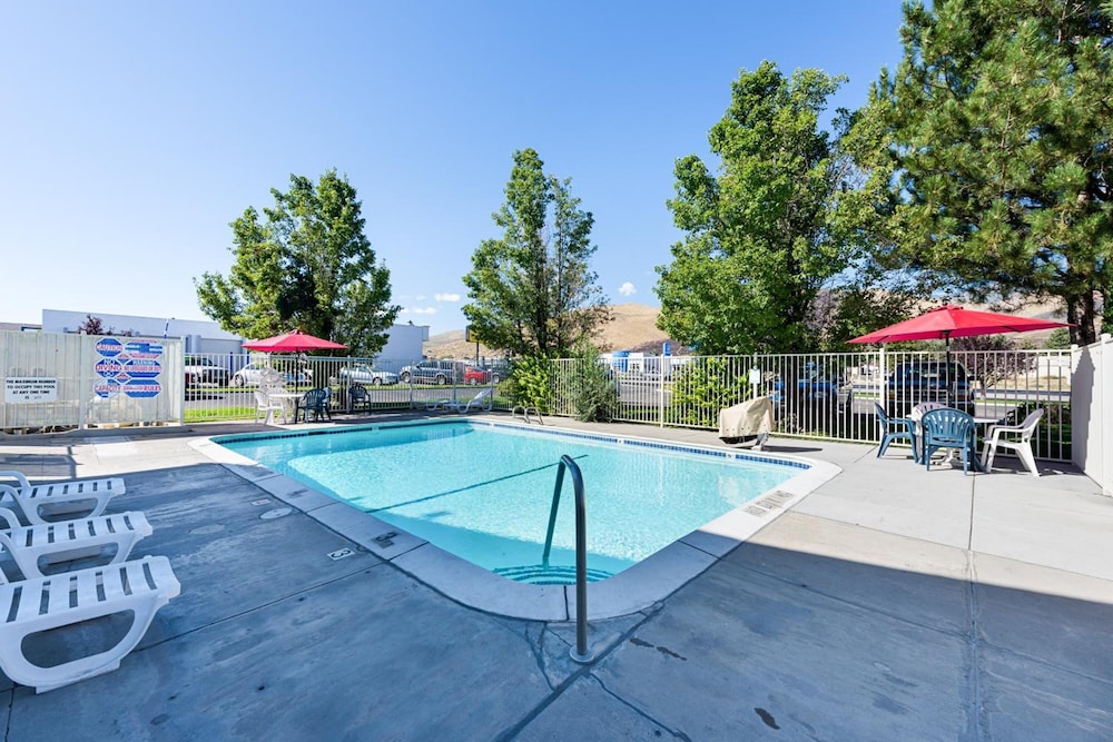 Motel6 Carson City, NV 62/66
