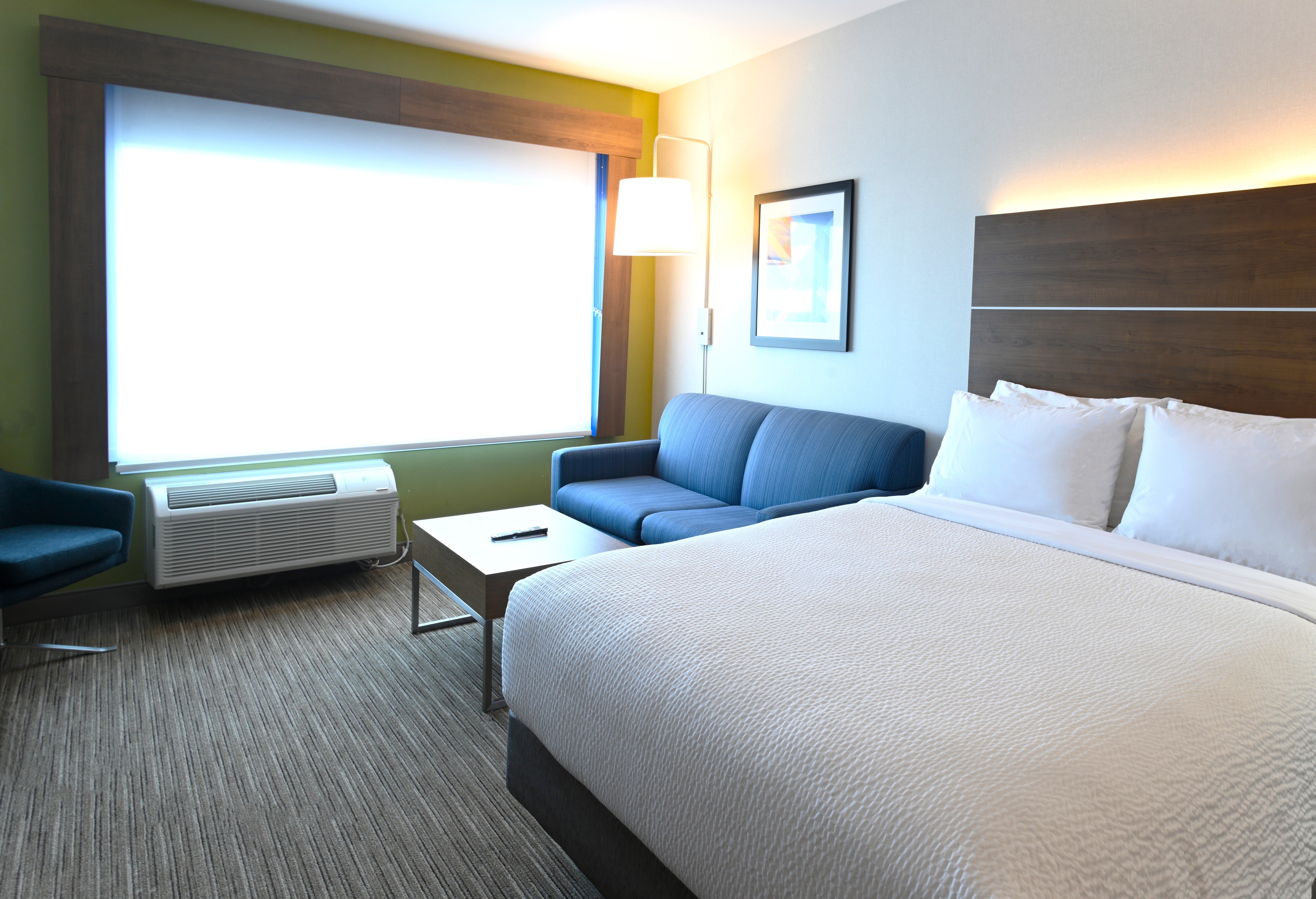 Holiday Inn Express Suites Aurora 21/77