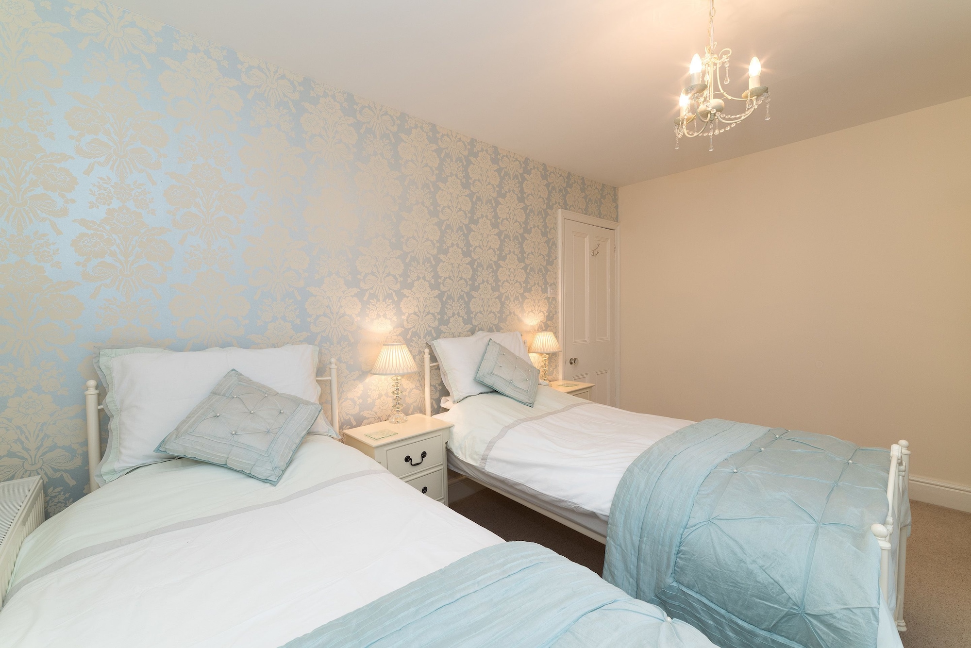 2 Bedrooms, Island, Cottage, King and Twin Beds