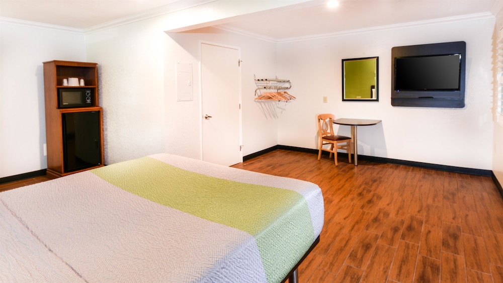 Motel6 Ontario, CA - Convention Center Airport 36/62