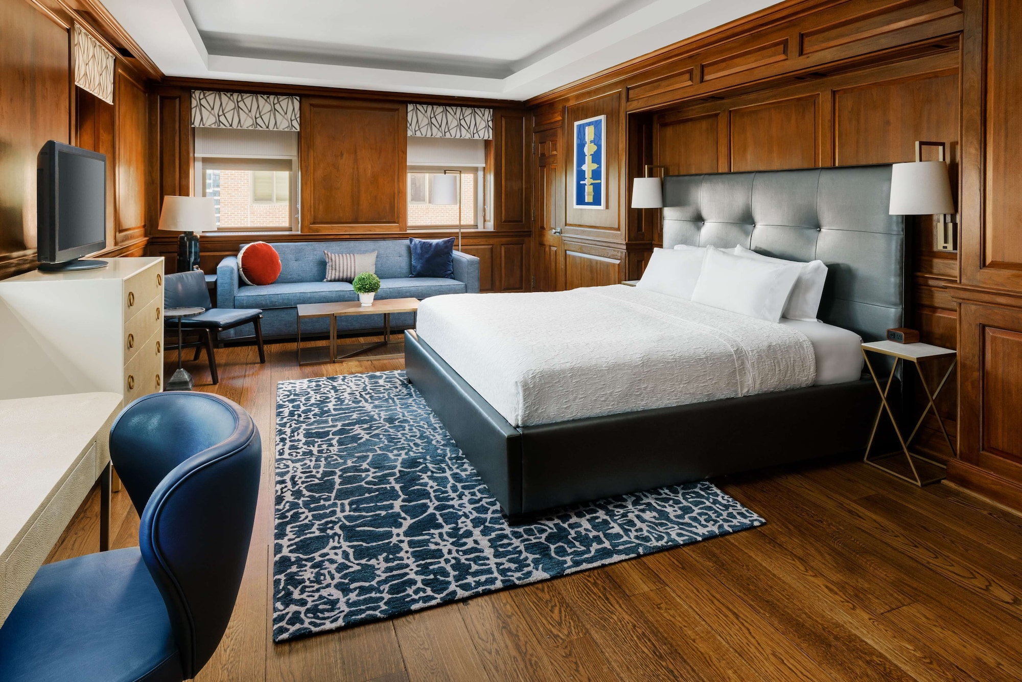 DELUXE, KING BED, LARGE