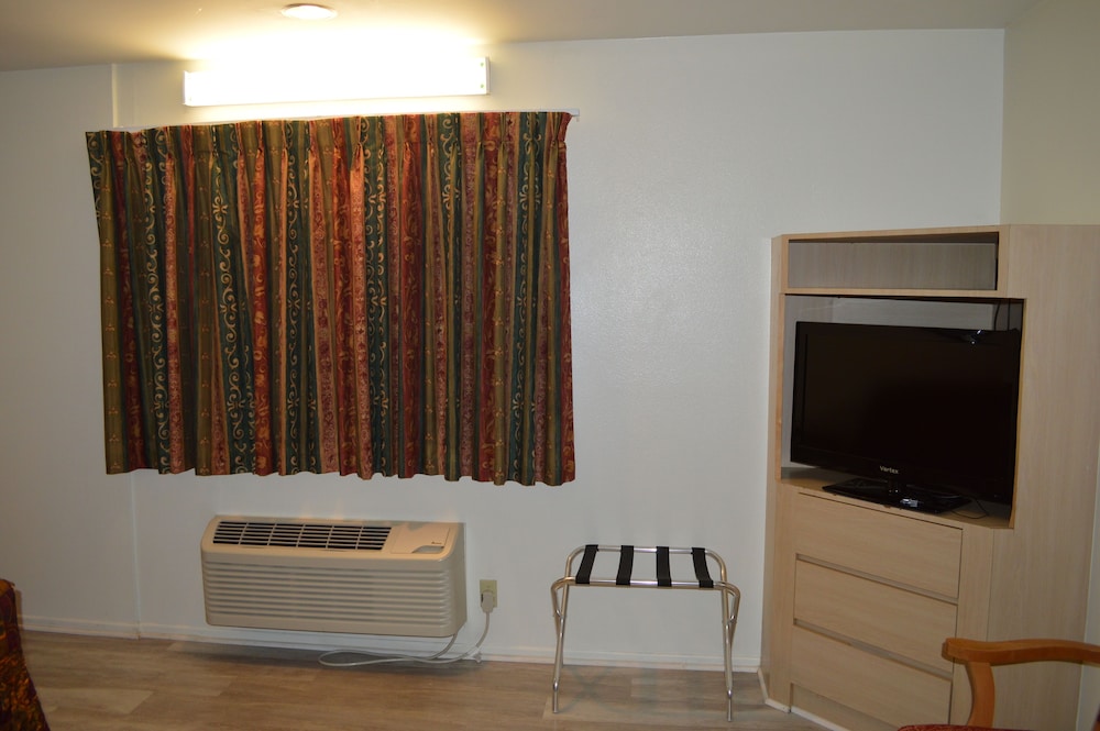 Jolly Roger Hotel 25/48