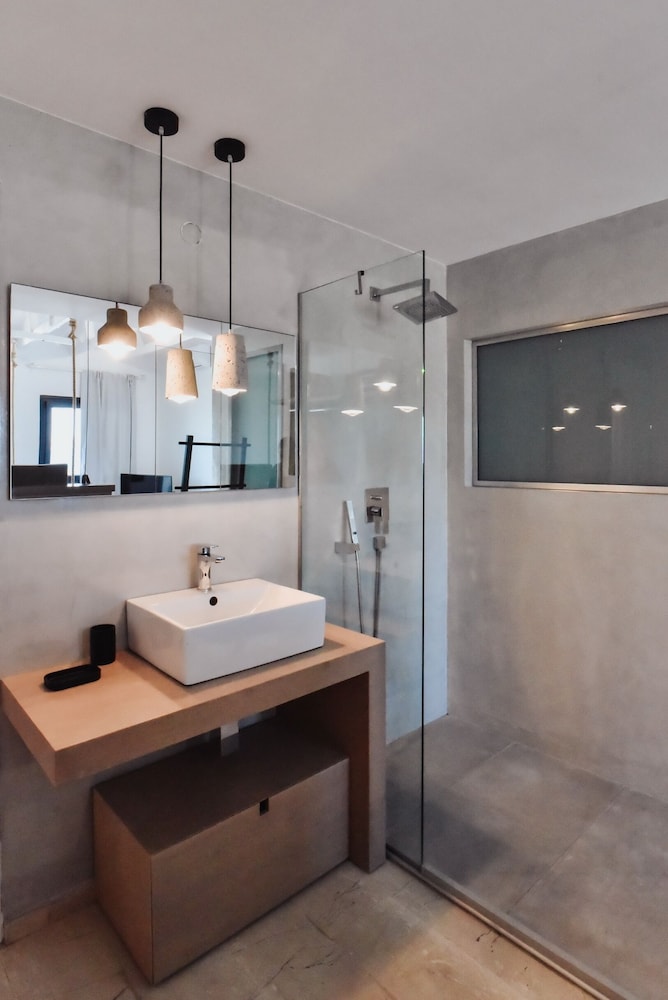 Ikaros Apartments 33/35