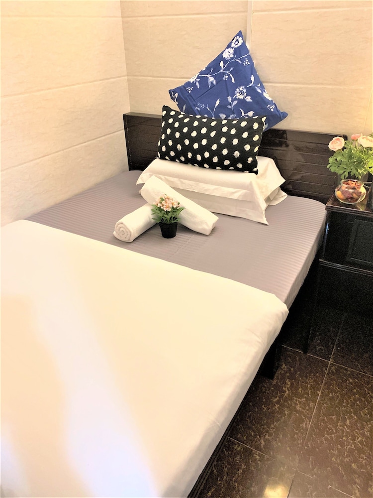 Sydney Hostel 12/53