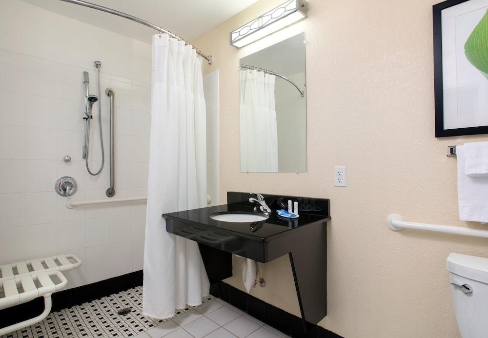 Fairfield Inn Suites By Marriott Lakeland Plant City 17/48