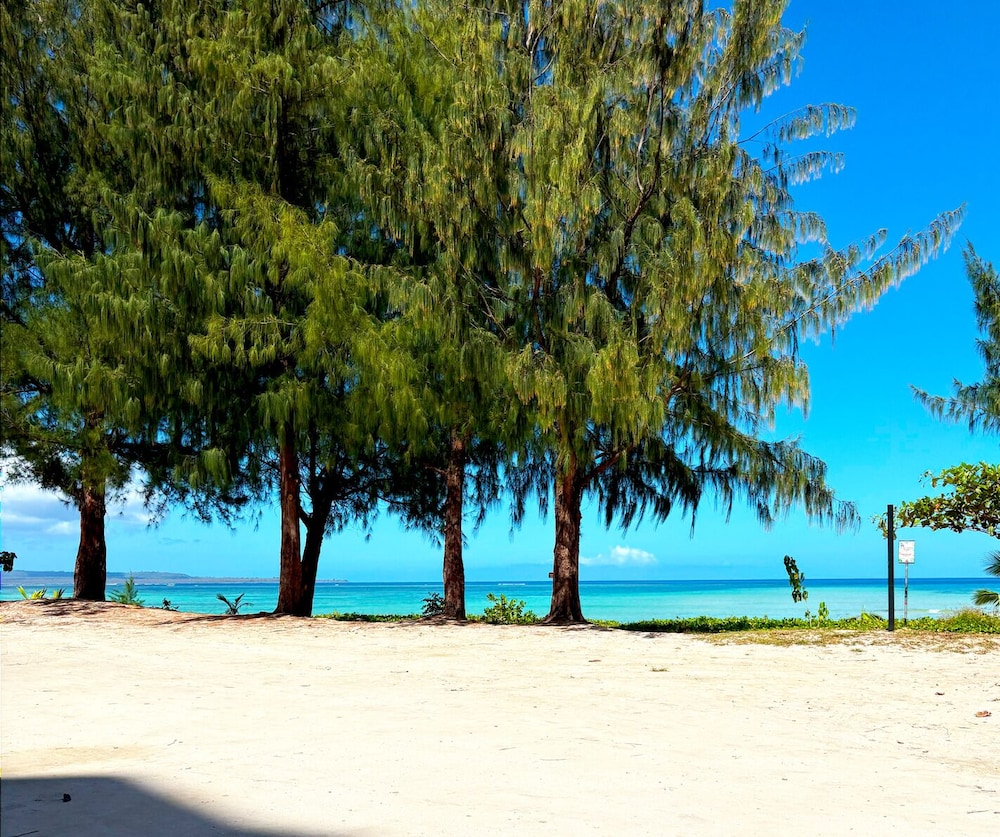 Aquarius Beach Tower 54/57