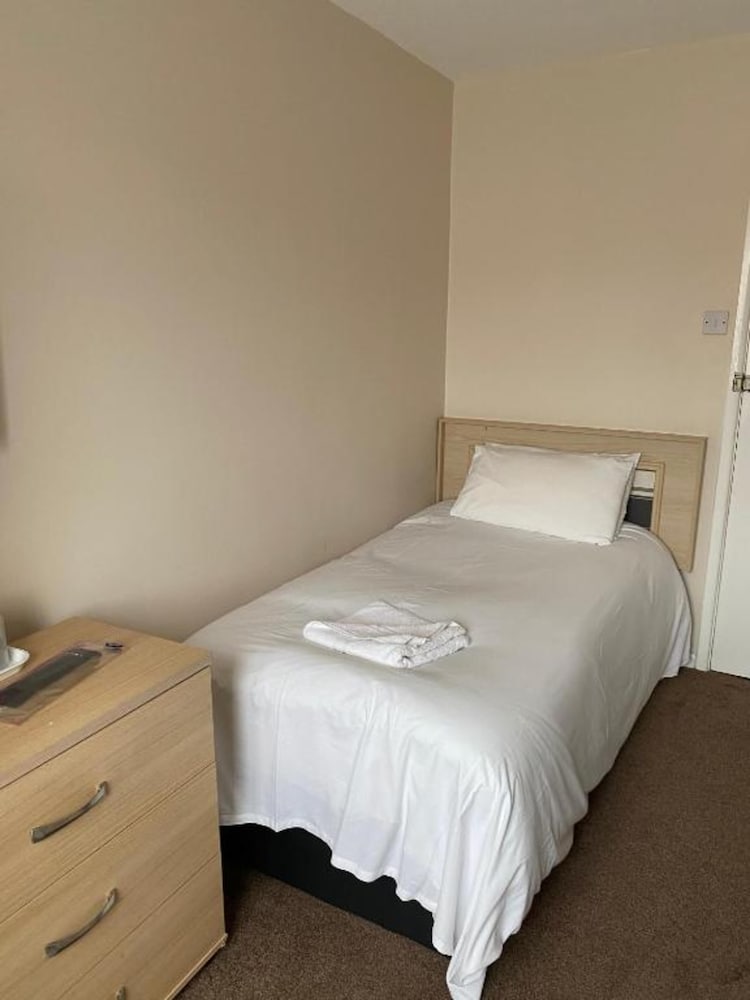 The Arncliffe Hotel 23/50