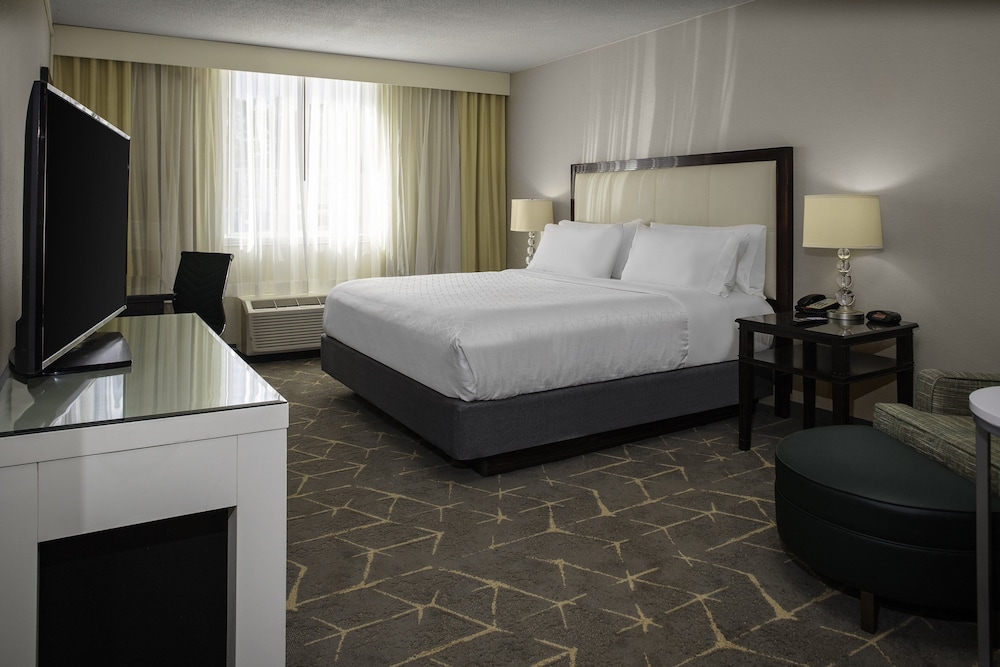 Holiday Inn Suites Boston Peabody 13/62