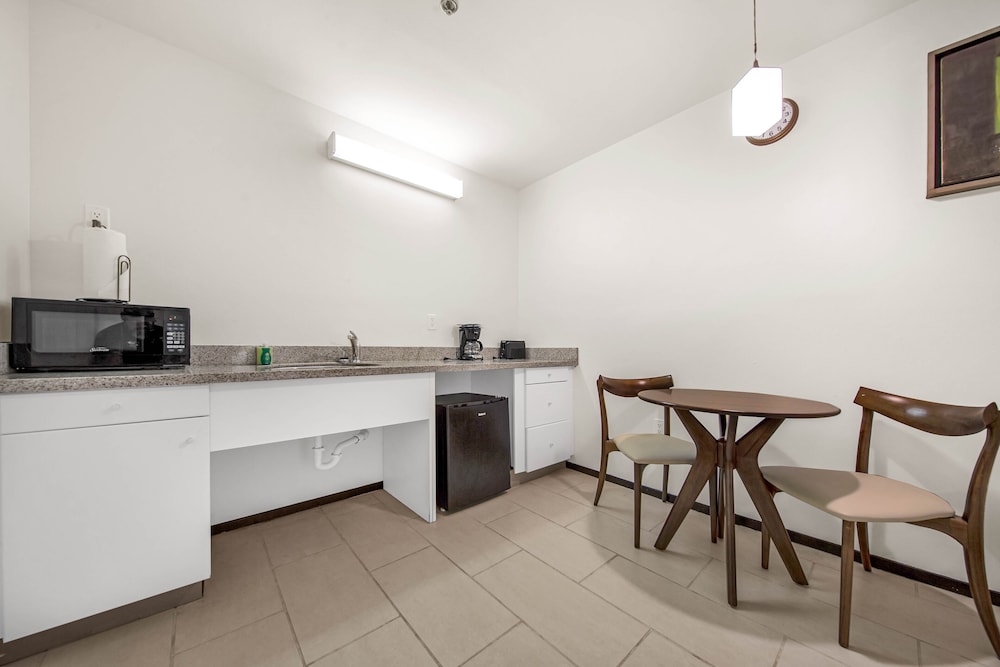 Peninsula Island Resort Spa All Suites 52/66