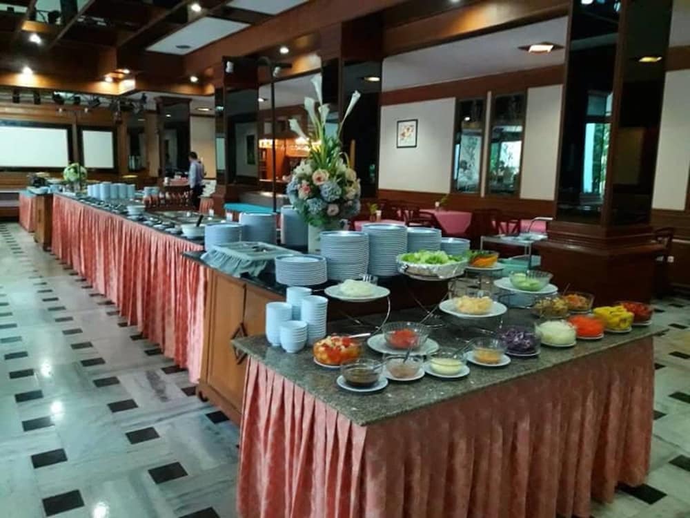 Royal Palace Hotel 56/66