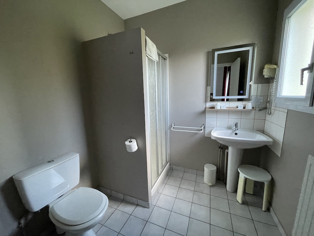 Hotel the Originals Saumur Ouest La Saulaie 61/63