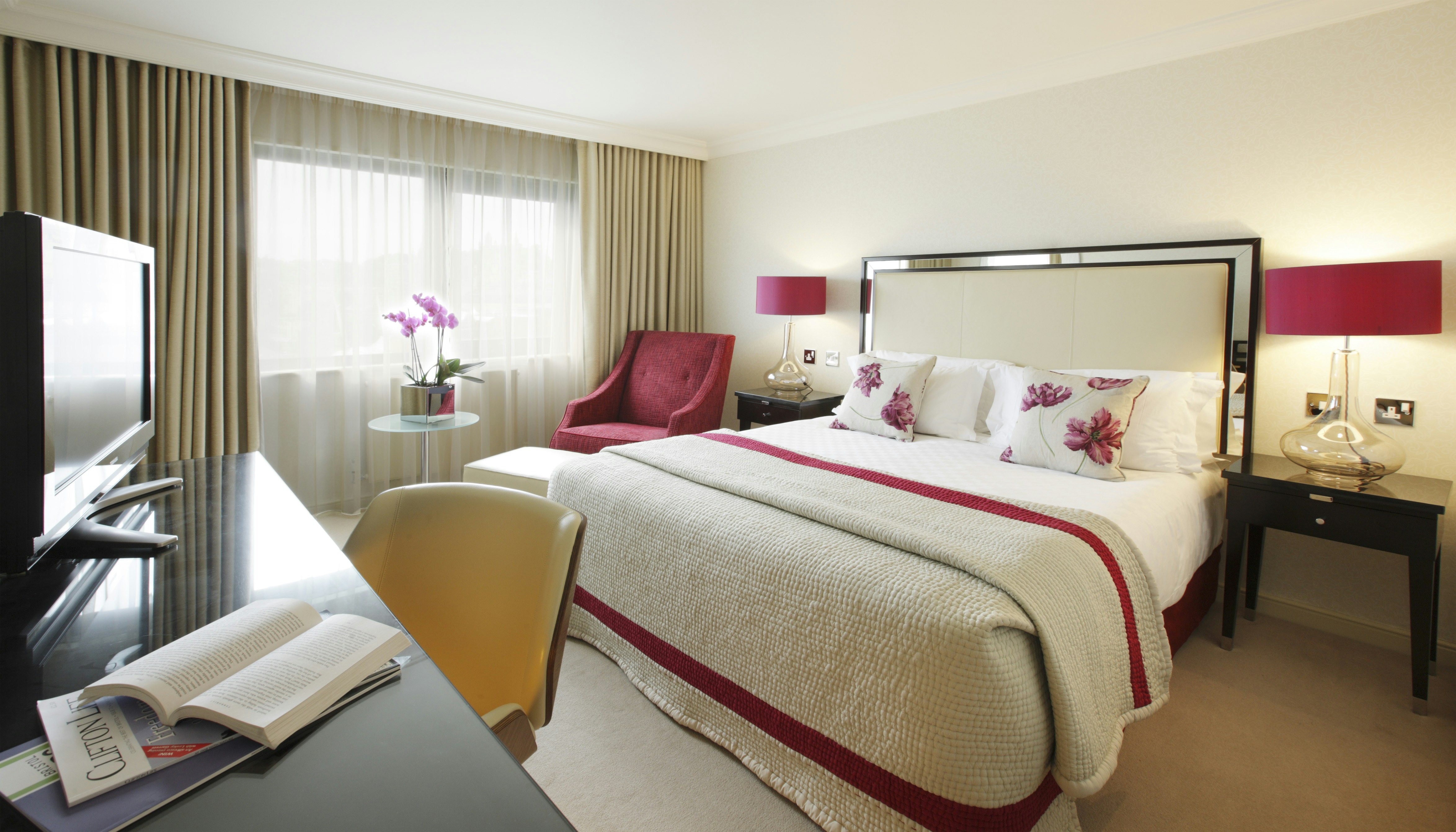 DELUXE, QUEEN BED