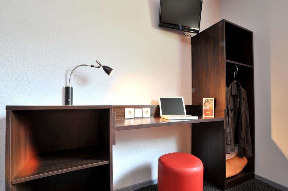 BRIT HOTEL SAINT-QUENTIN 40/53