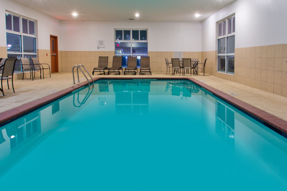 Holiday Inn Express Hotel And Suites Alvarado 5/50
