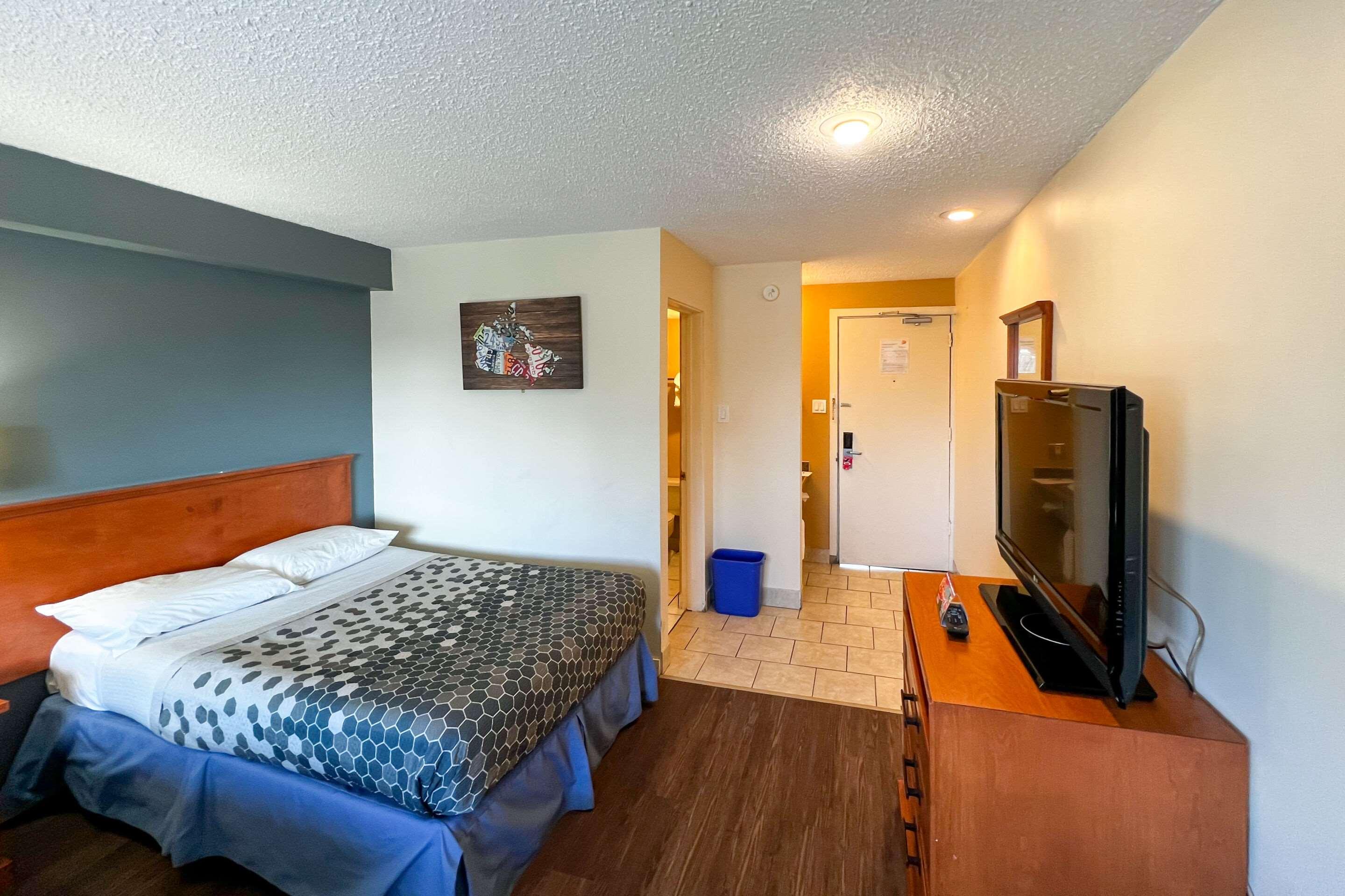 ROOM, KING BED