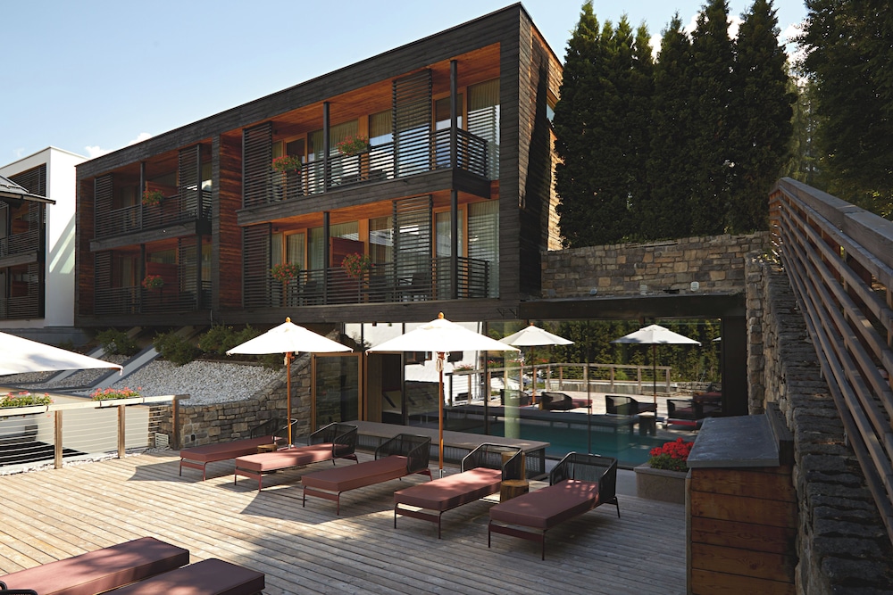 Lajadira Hotel 61/69