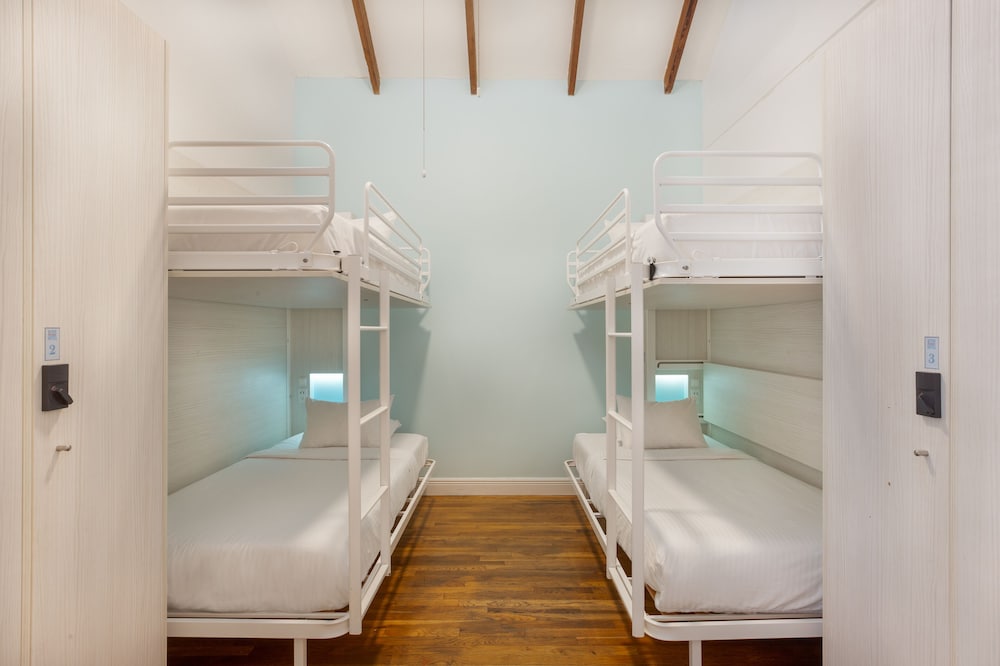 Nyah Key West Adult Only 29/65