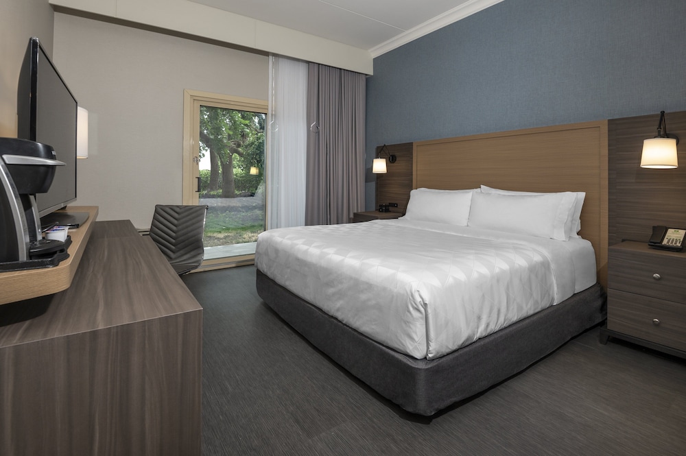 Holiday Inn Kingston Waterfront 26/71