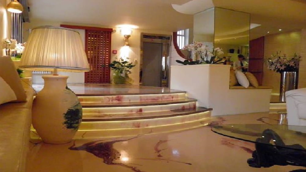 Derby Hotel 5/50