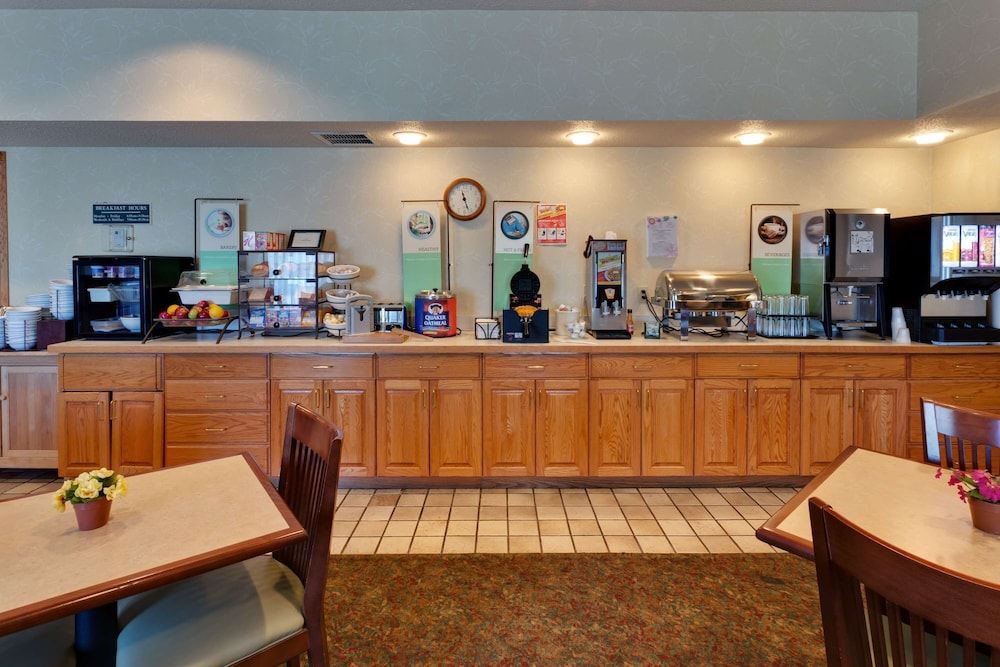 Country Inn and Suites by Radisson Big Flats (Elmira) NY 35/38
