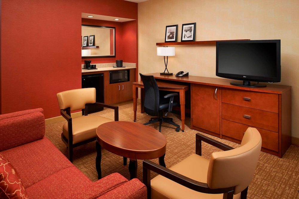 Courtyard Chicago Waukegan/Gurnee 33/42