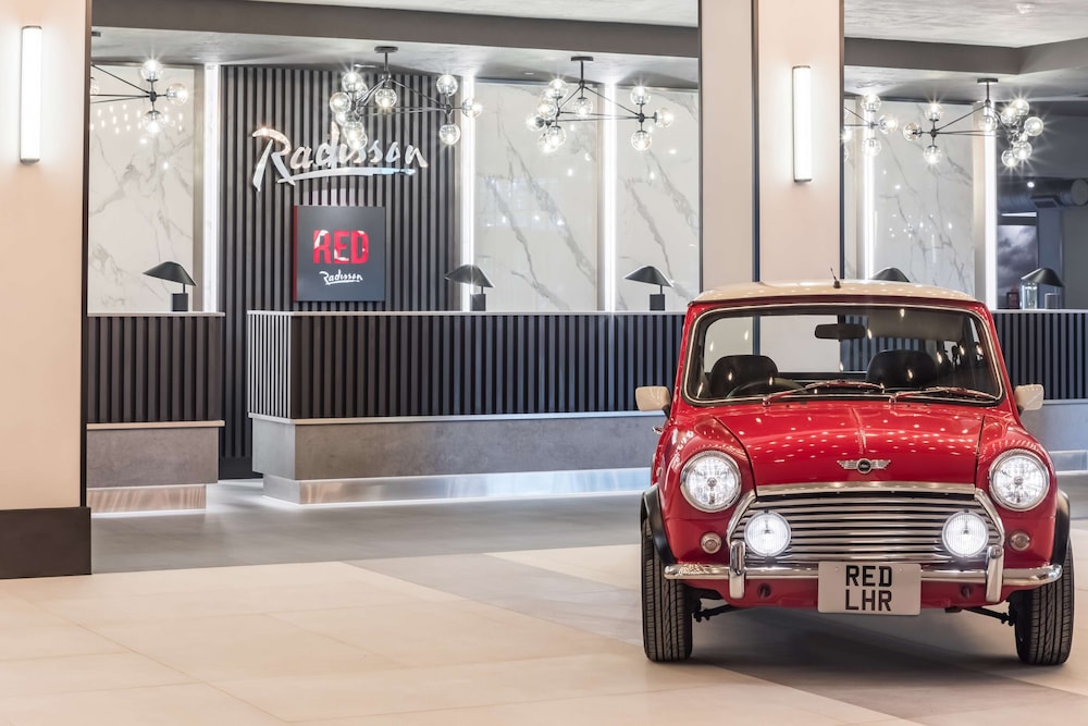 Radisson Red London Heathrow 7/64